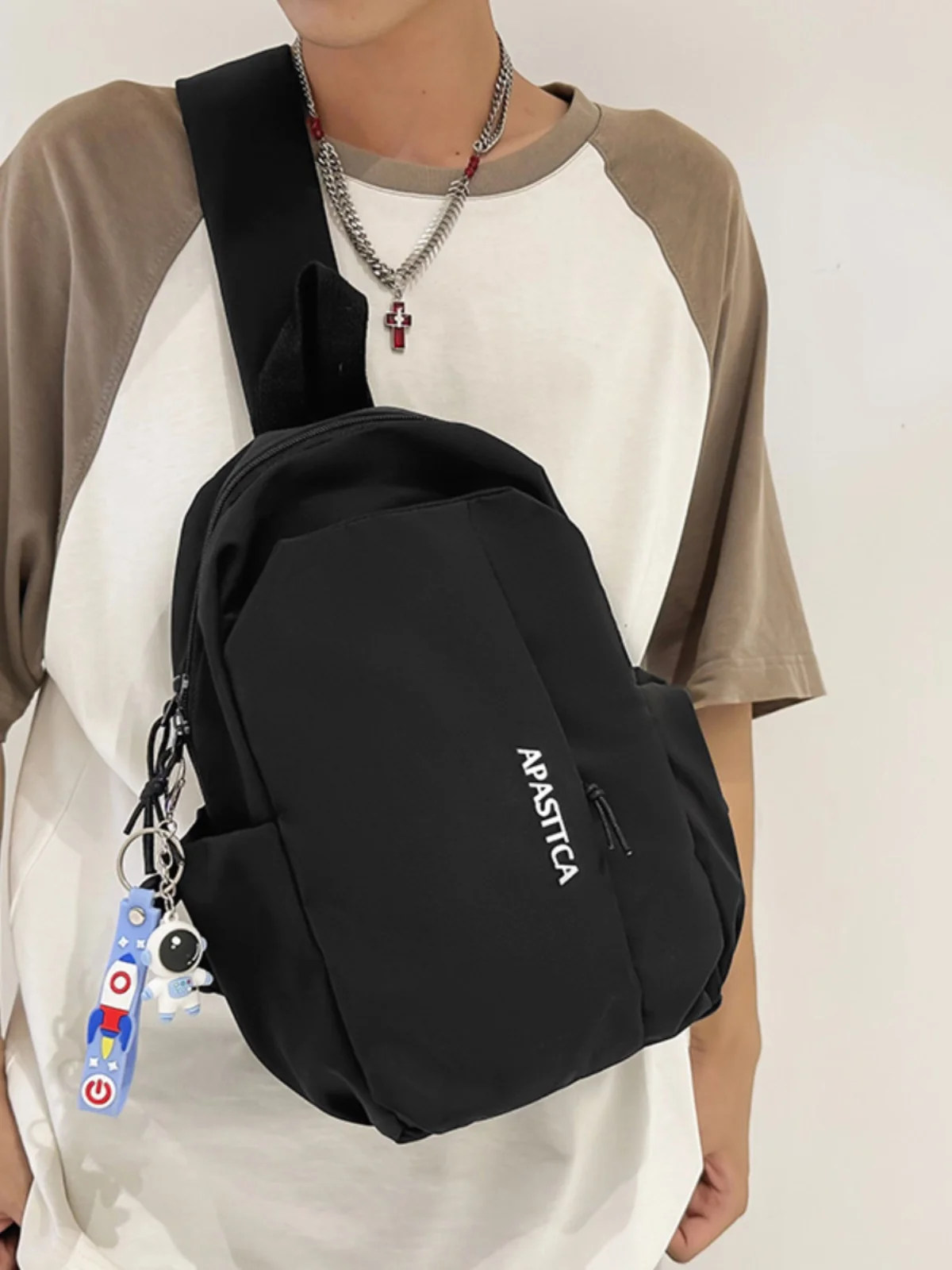 お弁当が入る通勤バッグ メンズ どう選ぶ？防水・軽量・スタイリッシュなクロスボディがベストな理由