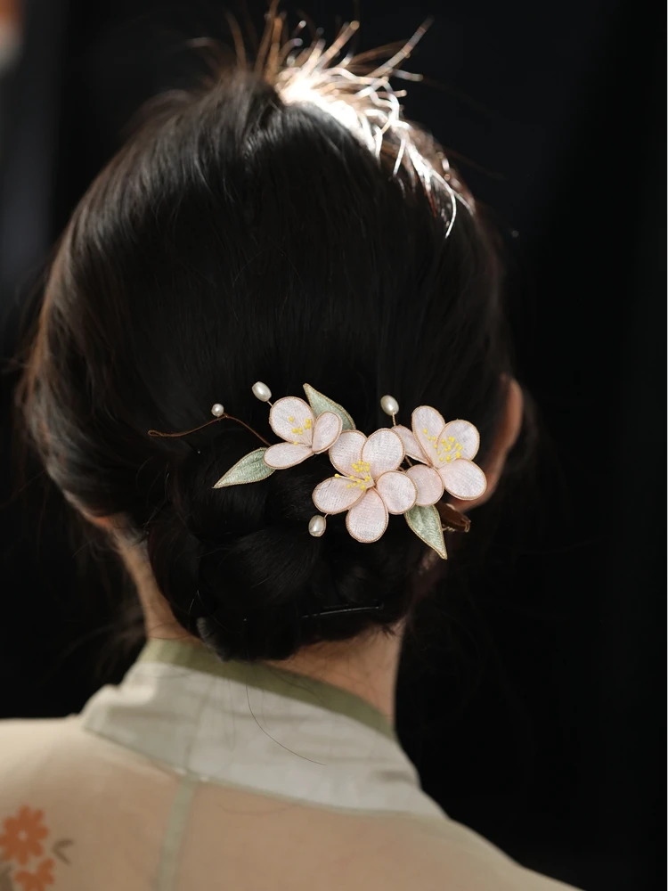 ヘッドドレス 生花はどう選ぶ？古風花柄の魅力と実際の使い方を解説