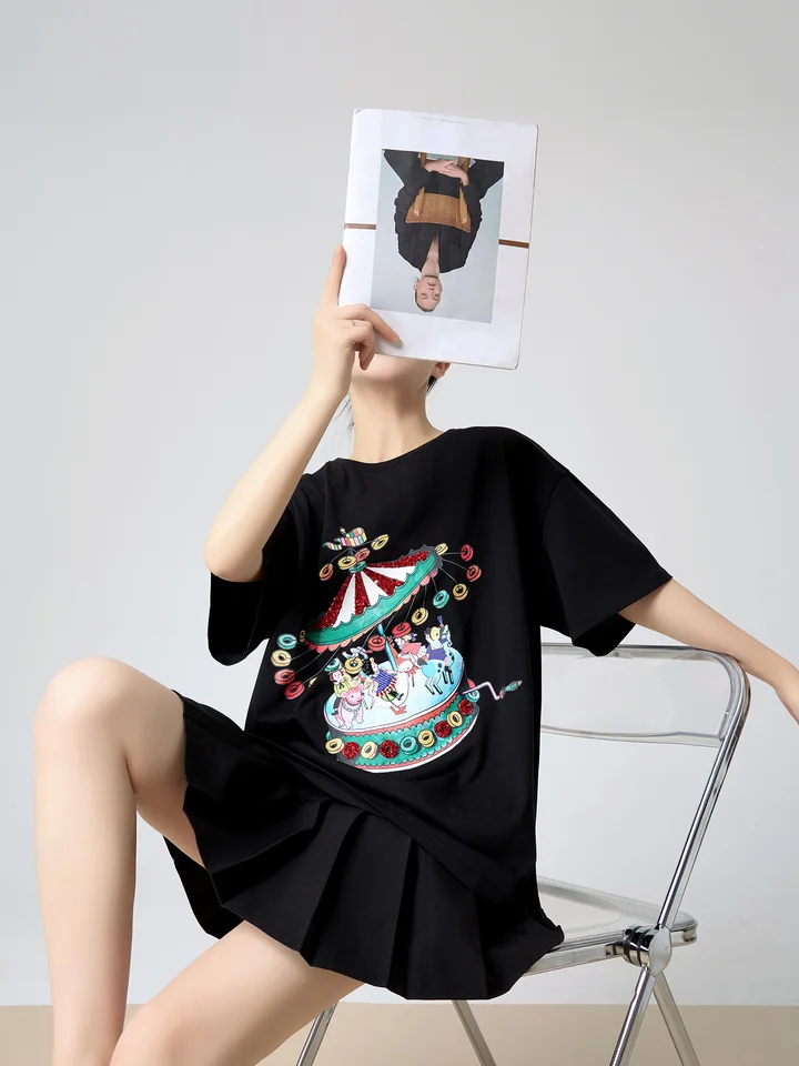 カラフルなカートゥーンスパンコールプリントの短袖Tシャツ【デザイン性の高い・ブラック・スリム効果】