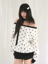 星柄プリントのオフショルダートップス【リバーシブル・ゆったりフィット】