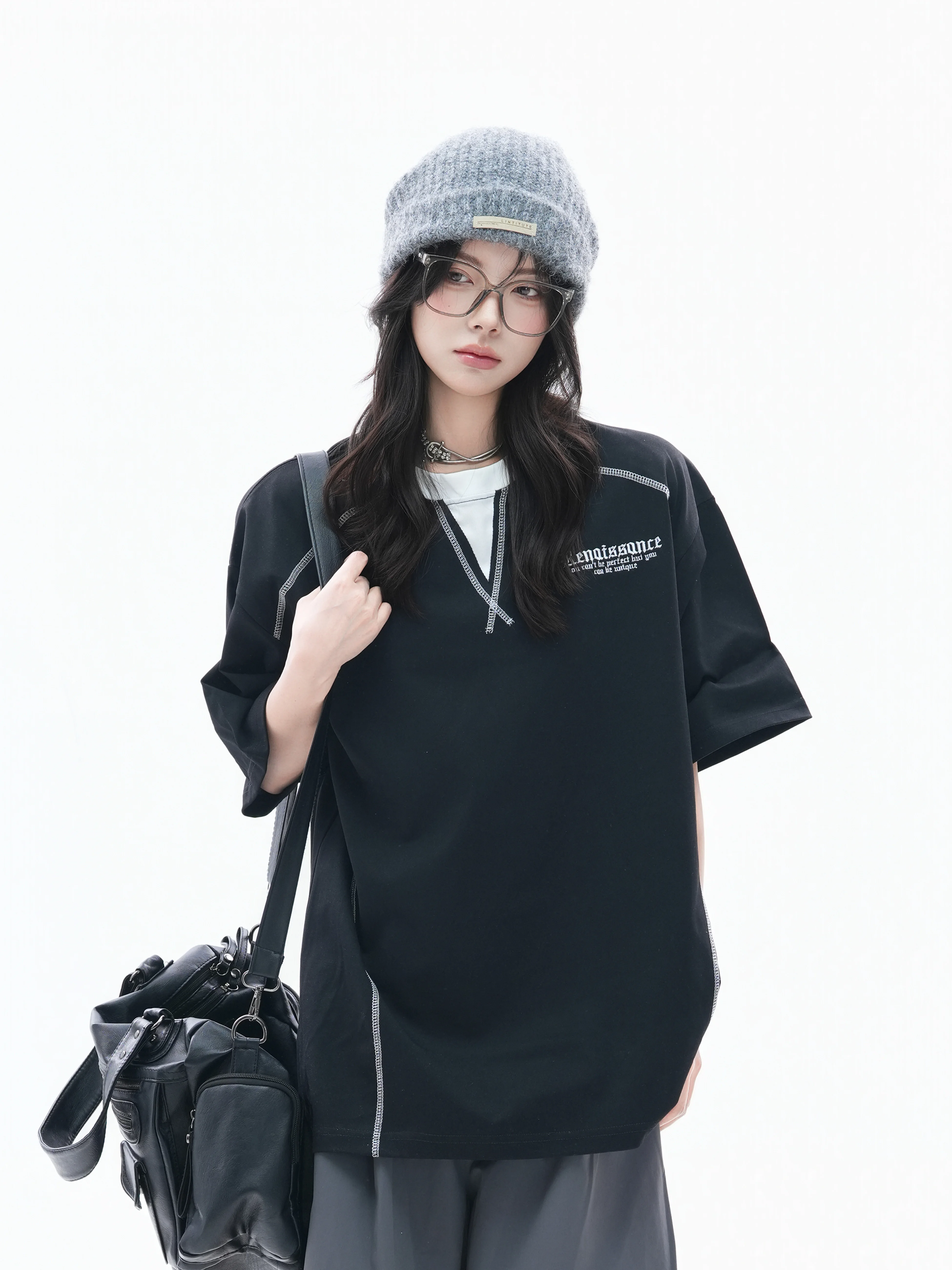 モダン スタイリッシュな短袖Tシャツ：極上の柔らかさとデコンストラクション風デザインの実用性解析