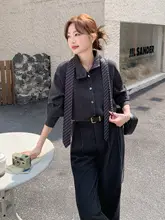 グレーの立ち襟シャツとワイドパンツの華やかなコーディネート（セットアップ対応）
