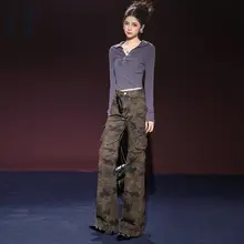 ヴィンテージ風 カモフラージュ デザインのレディースカーゴパンツ【スリムフィット・多ポケット・ストレートシルエット】