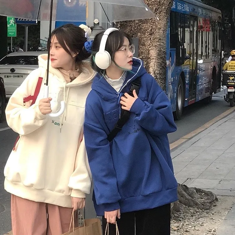 大人可愛いの本質とは？クマ耳フードスウェットが伝える心の余裕