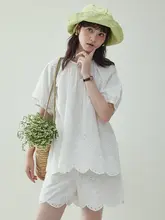 白色刺繍入りカジュアルショートパンツ【女性用・夏用・コットン・フレアシルエット・フリル付き】（セットアップ対応）