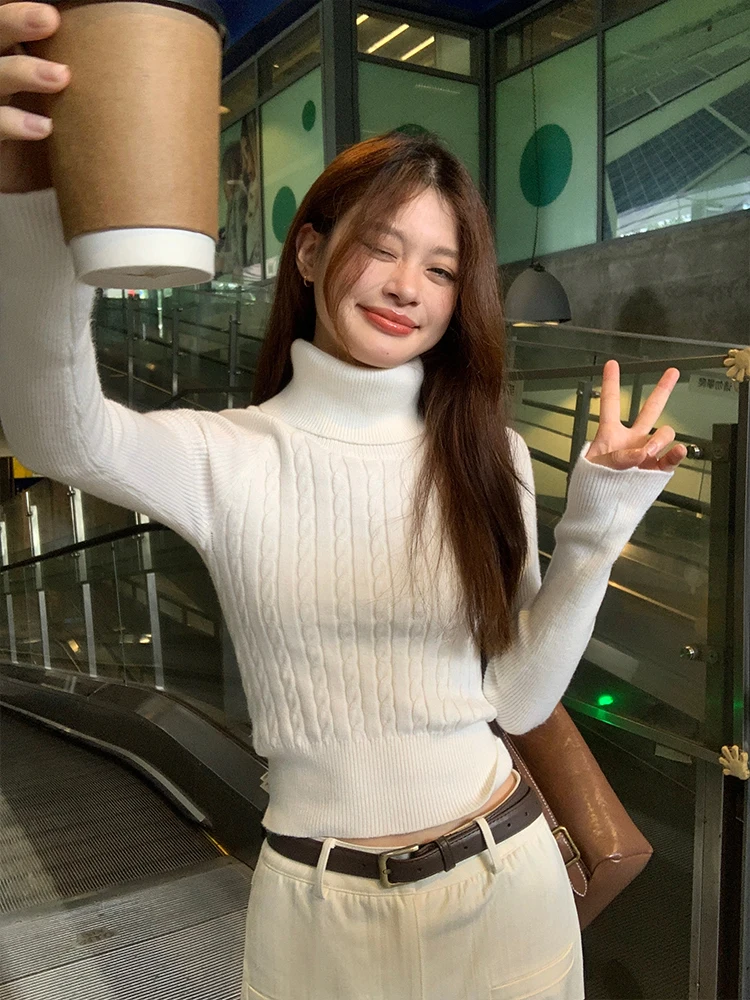 大人可愛い服 40代コーデの秘密はここ！高めの襟ニットトップスの心のケア