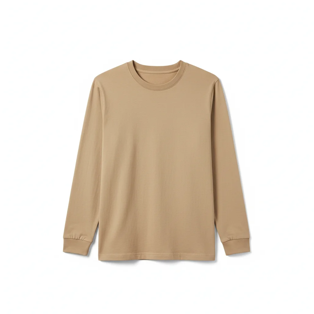 ベージュのクルーネック長袖Tシャツ白背景画像