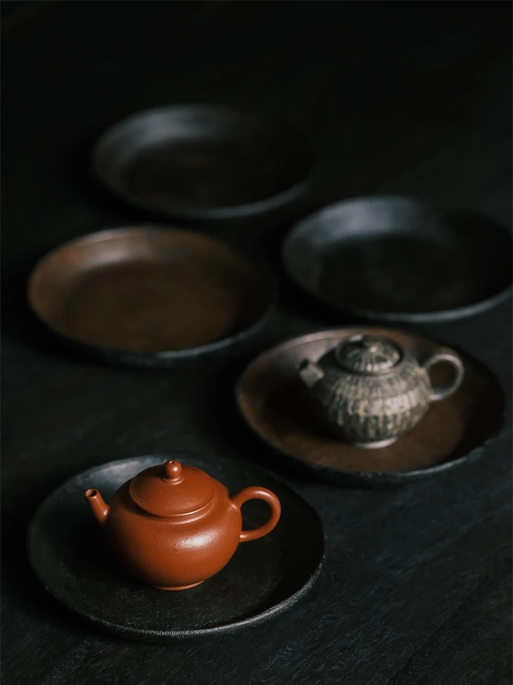 美しいデザインの漆塗り茶器：伝統工芸と現代茶室の融合を実現