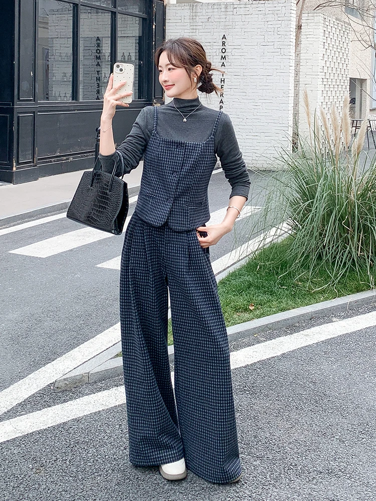 11月に着るトップスはどんなもの？ネイビー格子トップスが秋から冬にかけてのスタイルを支える理由