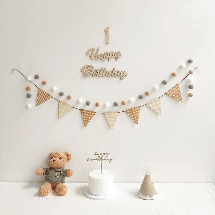木製三角ガーランド【ファー付き・誕生日パーティー・インテリア装飾用】