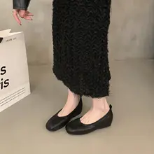 内増高の赤いフラットシューズ【ラウンドトゥ・スリッポン・フレンチスタイル】