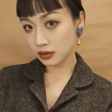 BOMBCACA 手作りドライフラワー使用のゴールド水滴デザインイヤリング【ハート形・エレガントスタイル】