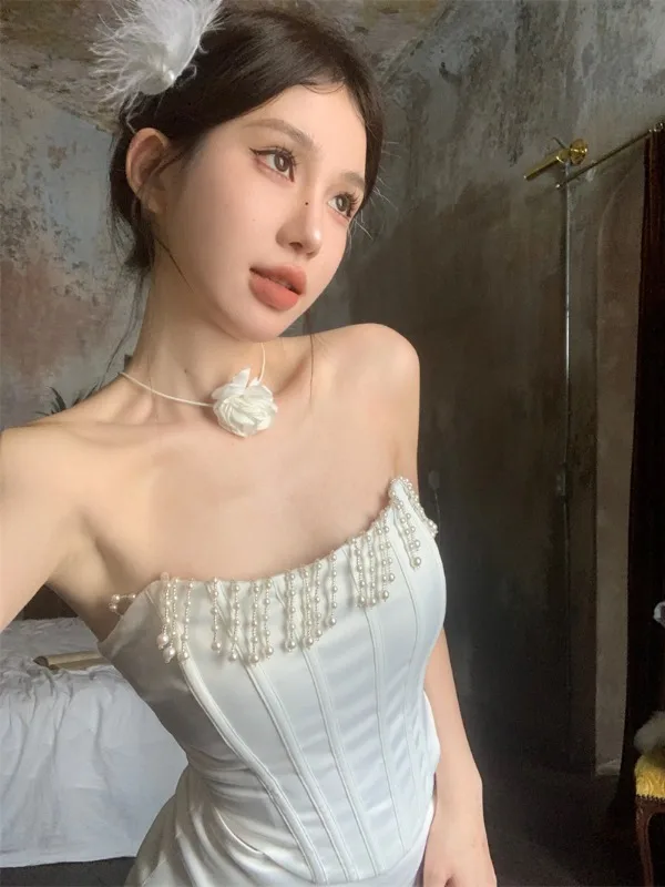 お祭りデートで失敗しない服装は？ビーズ刺繍のブラウスとタイトスカートのセットが解決する理由