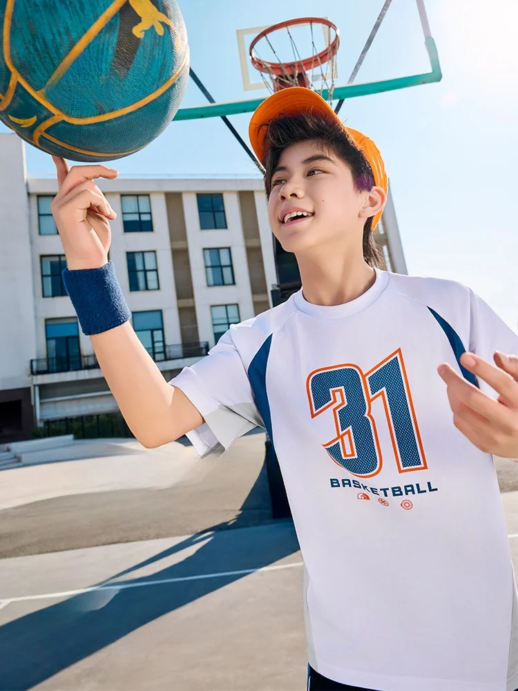 モード系Tシャツとは何か？通気性のあるスポーツ用Tシャツ【キッズ・ニット生地・ショートスリーブ】の実際の特徴と使い方