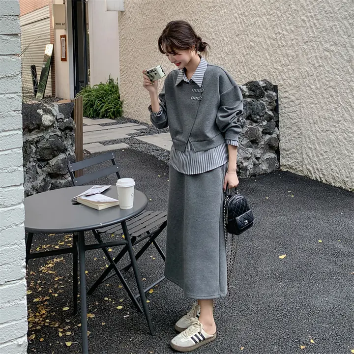 ストライプの切替デザイン 薄手スウェットトップス【女性用・ハイウエストミディスカート・春秋向け】（セットアップ対応）