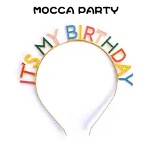 カチューシャ キッズ ガールズ メタルアルファベット カラフル 誕生日 撮影小物 インスタ映え