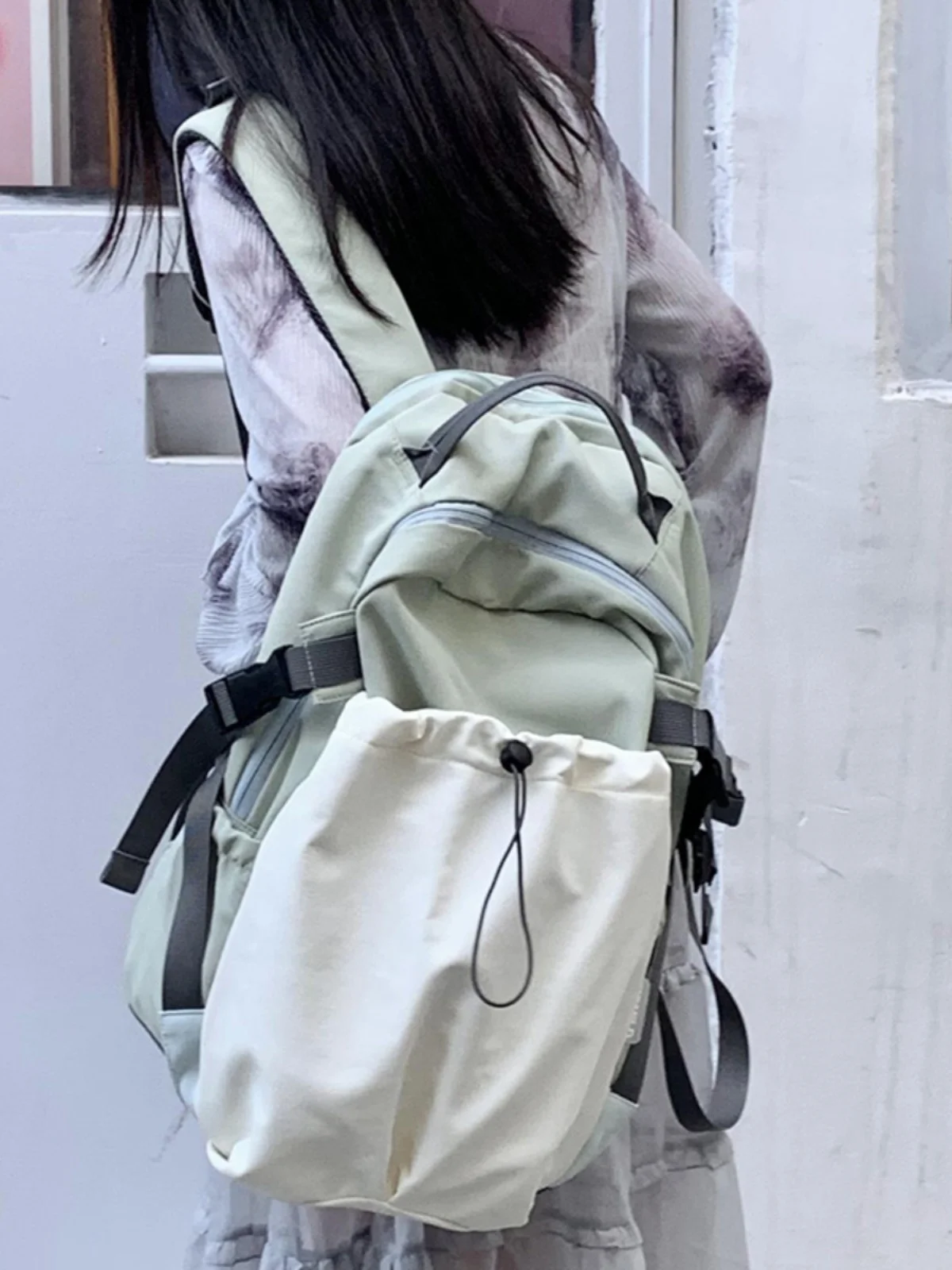 通学リュックを買うべきか？女子大学生が選ぶ「デザイン性高い学生向けリュック」の本当の価値とは