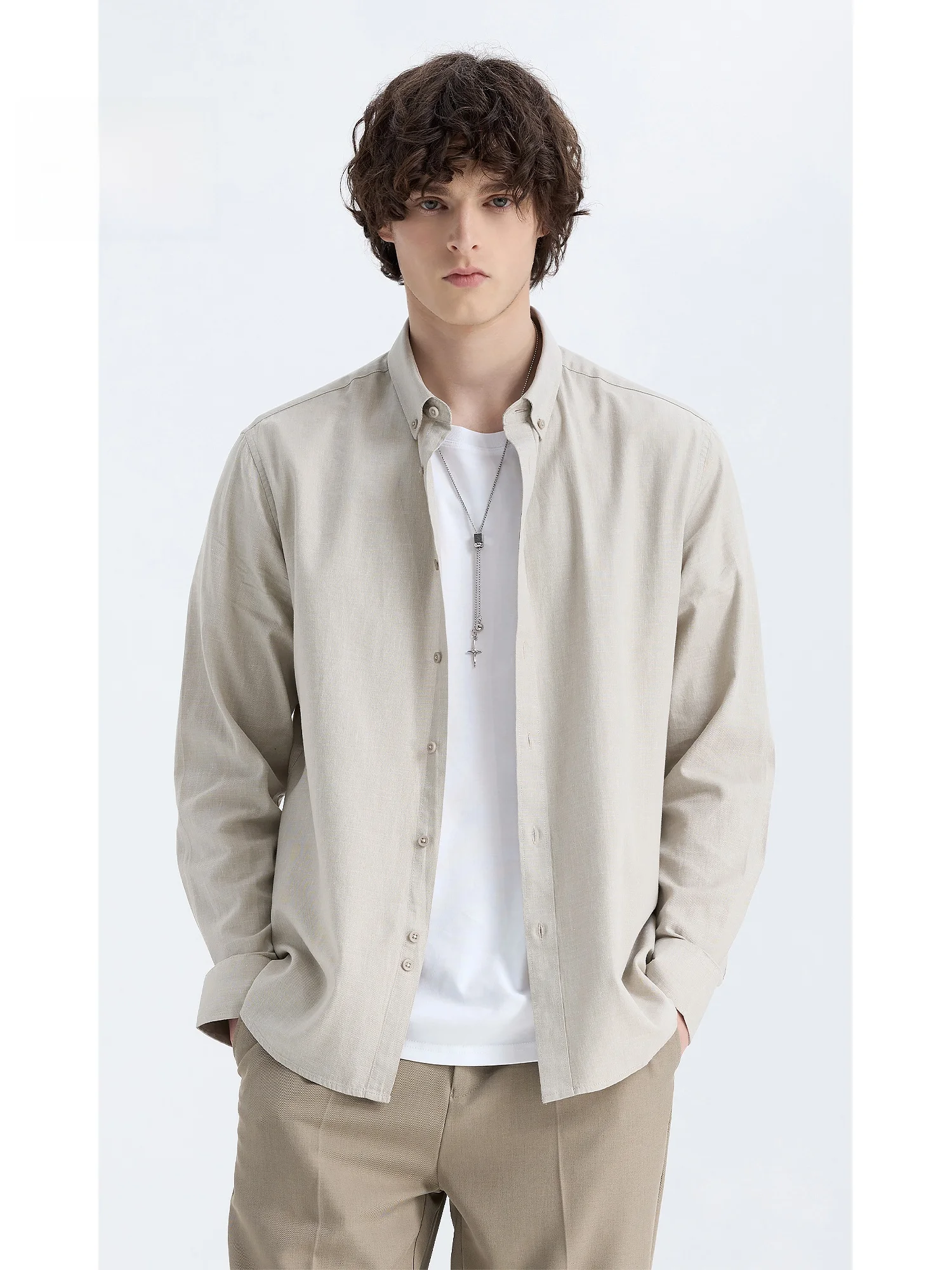 オフィスカジュアル シャツインしない メンズ どう選ぶ？高級感と着心地のバランスを取るベストな選び方