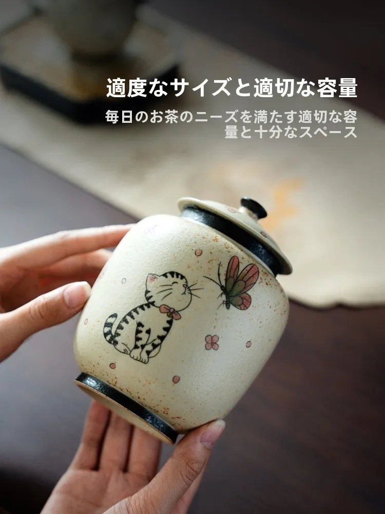 手描きの猫と蝶模様の茶葉缶：陶器製の密封防潮タイプで日常の茶道を支える