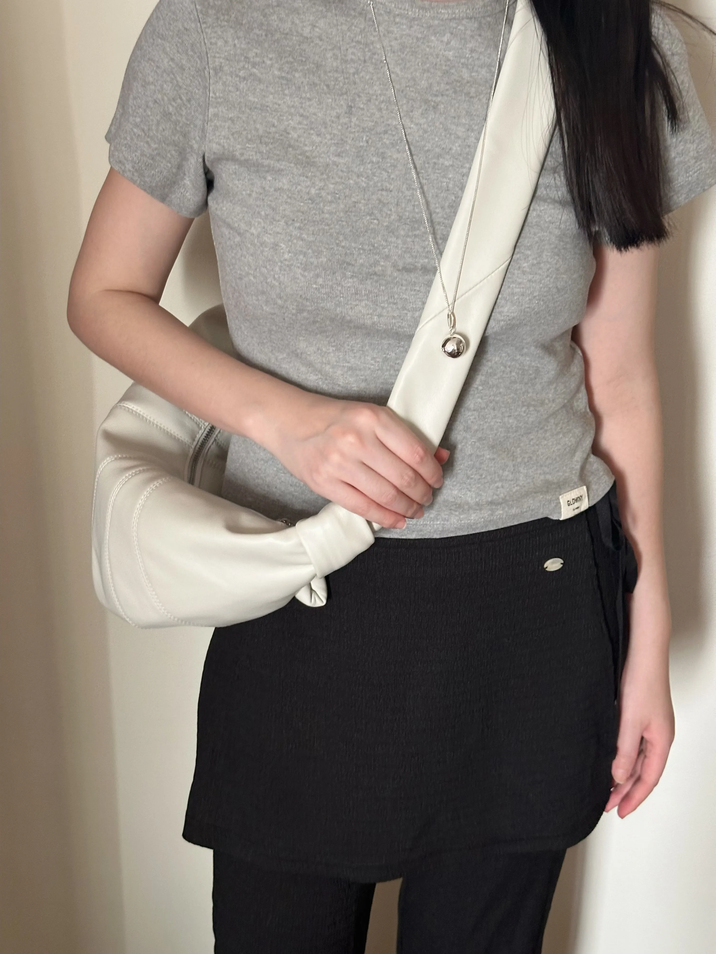 どんな服にも合うショルダーバッグはどこに隠れているの？