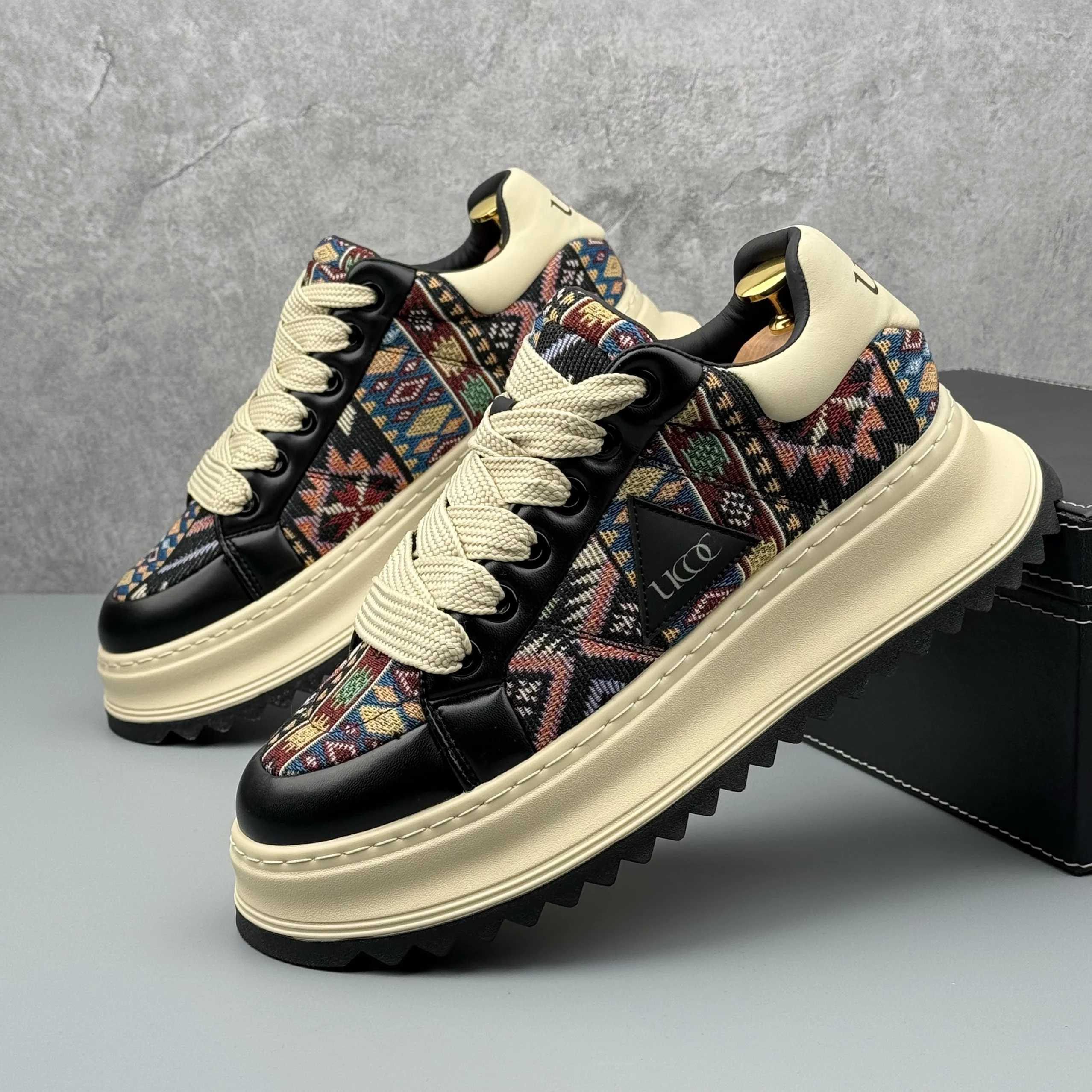 90s hiphop スニーカーとchunky sneakersの違いは？このレトロ刺繍スニーカーがなぜ今注目されているのか