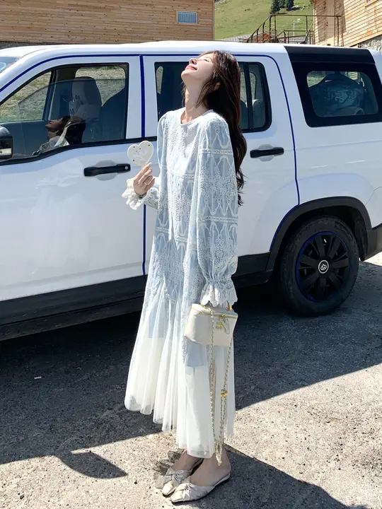 青色長袖ワンピース【春用・優しい雰囲気・美しいデザイン】