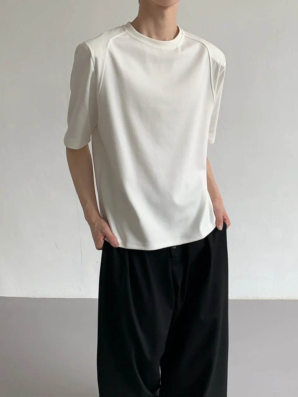 肩パッド付きTシャツで通勤スタイルを一気にアップできるの？