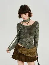 レトロチェック柄の長袖Tシャツ【春用・タイトフィット・女性用】