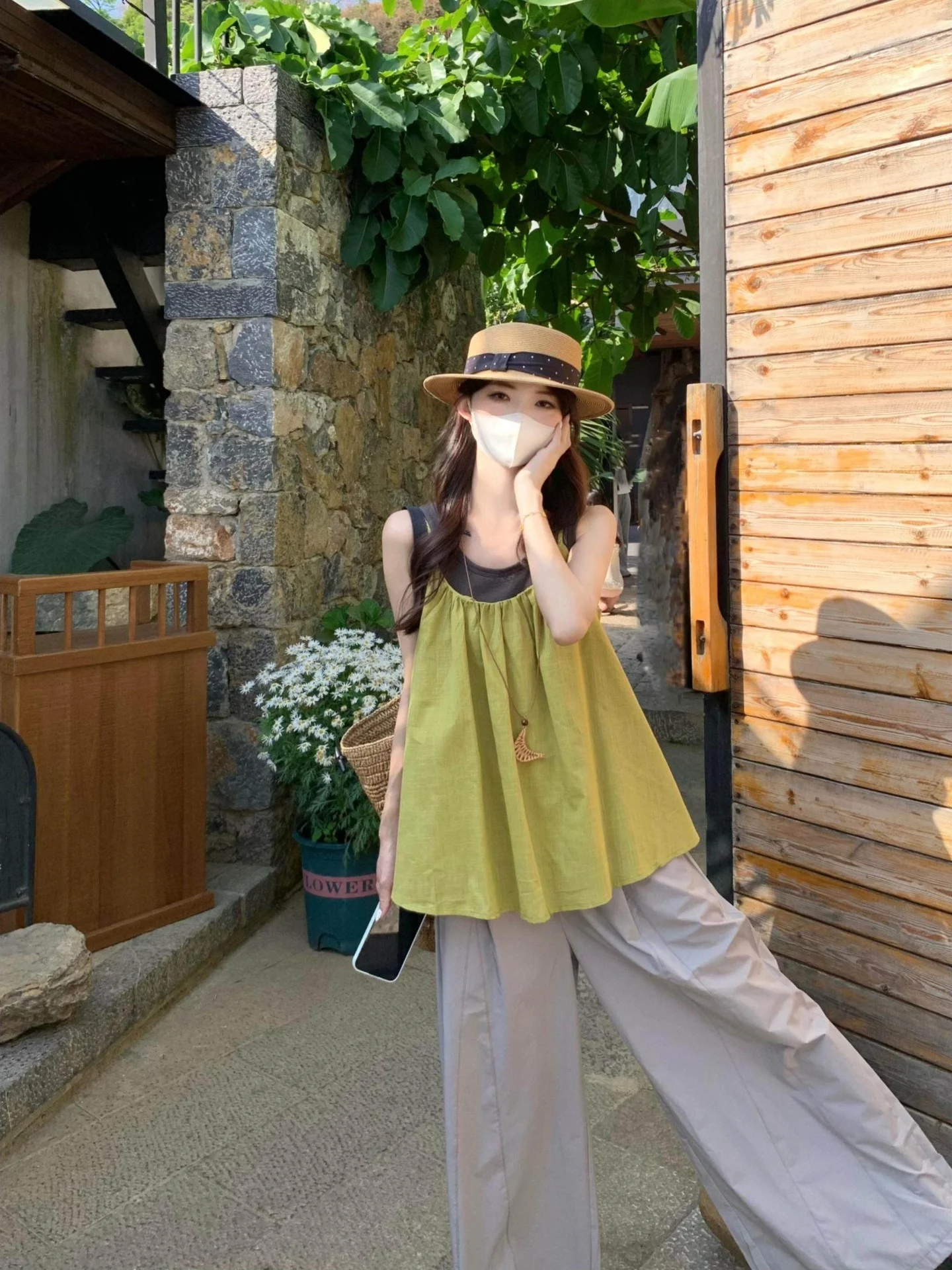 6月・8月・9月に着るおすすめの服：スタイルのワイドUネックAラインキャミソールの季節感と選び方