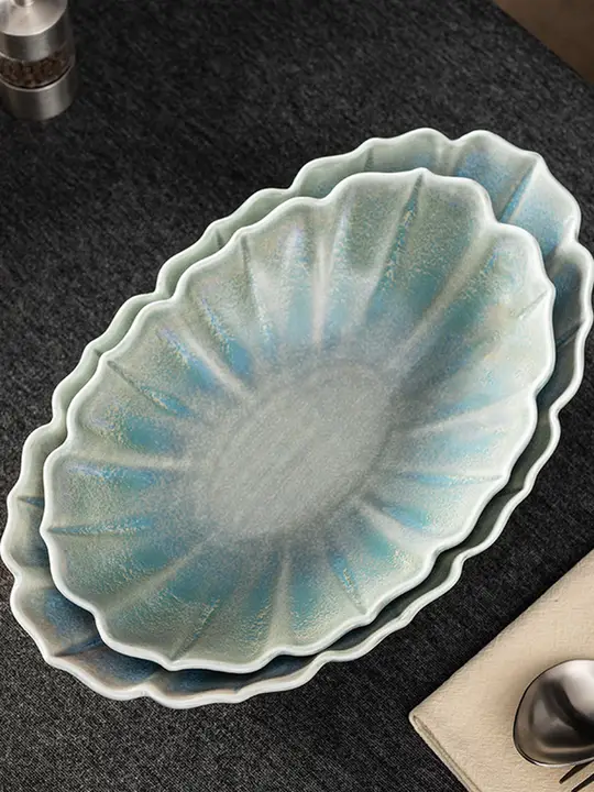 高温焼成の陶器製花びら形皿【山野風・サラダ用・冷菜用】