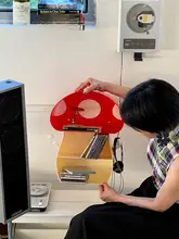 カートゥーンデザインのアクリル収納ラック【デスクや壁面用・かわいいきのこ型】