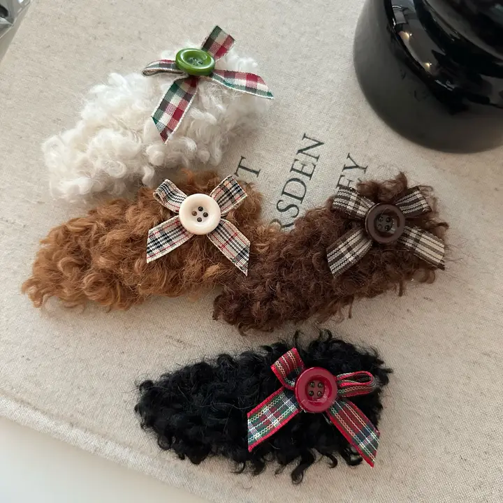 秋冬用 羊毛ボタン付きリボンデザインヘアクリップ【ふんわりファー・前髪用・飛び出し髪用】