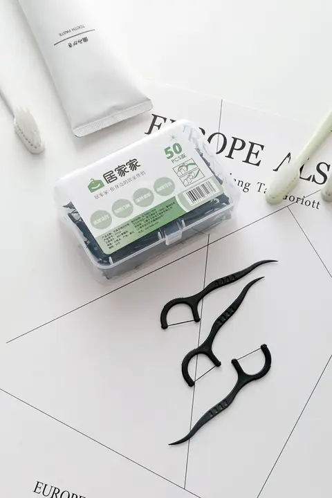 歯間清掃用フロス（50本入り・プラスチック製ケース付き）