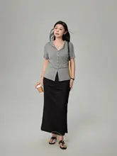Vネックのボタン付きデザインTシャツ【夏用・短袖・大きいサイズ】