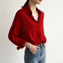 ヴィンテージスタイルのザクロレッドVネックシャツ【女性用・フィット・長袖】