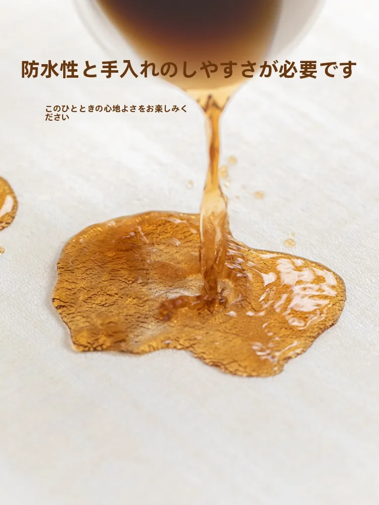 クリーム風ラウンド防水カーペット：拭き取り可能でズレ防止の実用性を検証