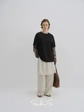 脱着可能なレース袖付きラウンドネックTシャツ【ツイル素材・両面シルク感】