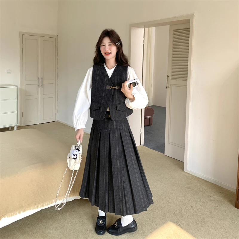 デザイン感あるベスト付きシャツとスカートセット：大学生女子向け春秋通学スタイルの実用性と選定基準
