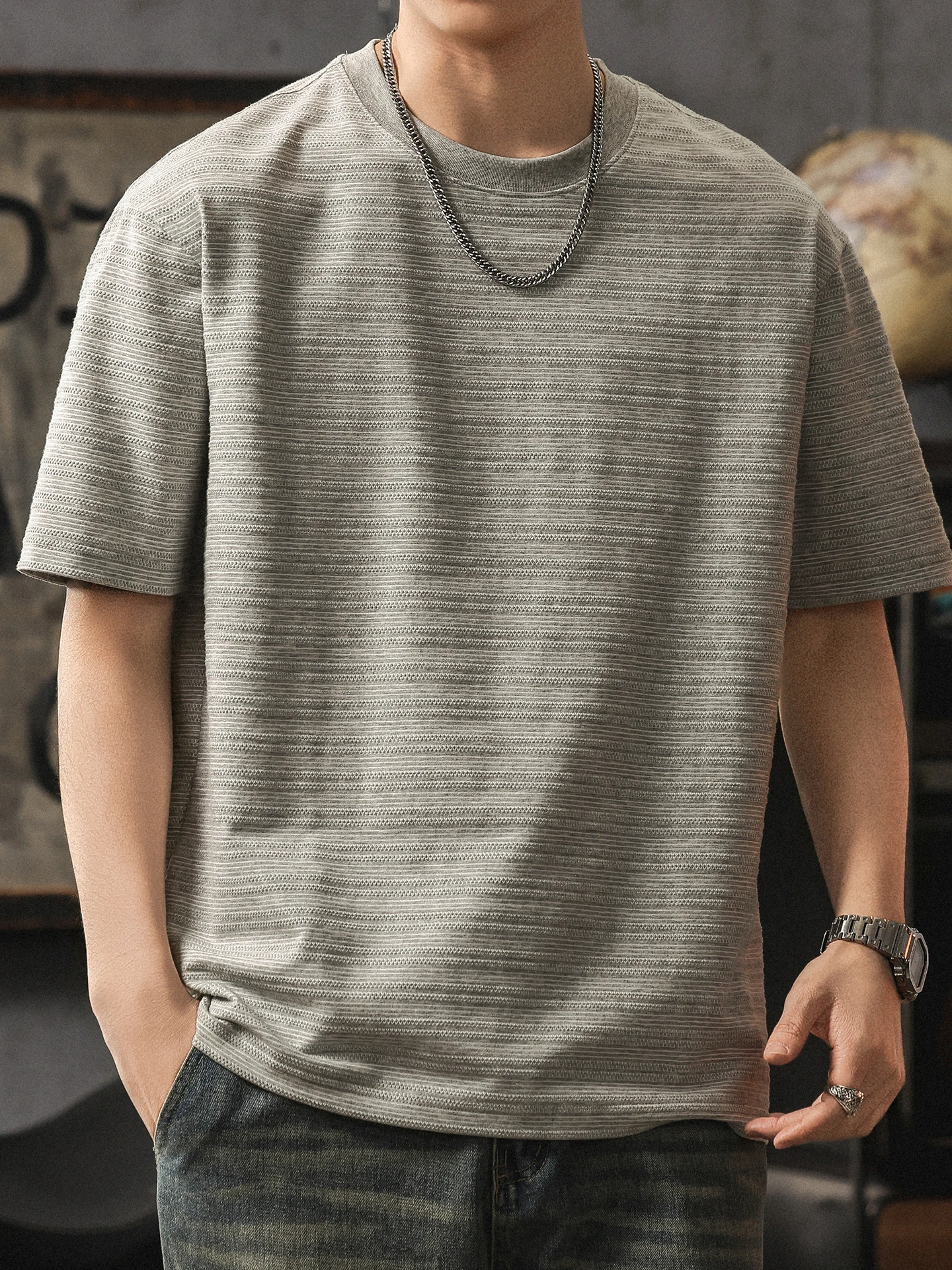 スト ライプ柄 メンズTシャツはどう選ぶ？ビンテージ風のゆったりシルエットが通勤からレジャーまで活躍する理由
