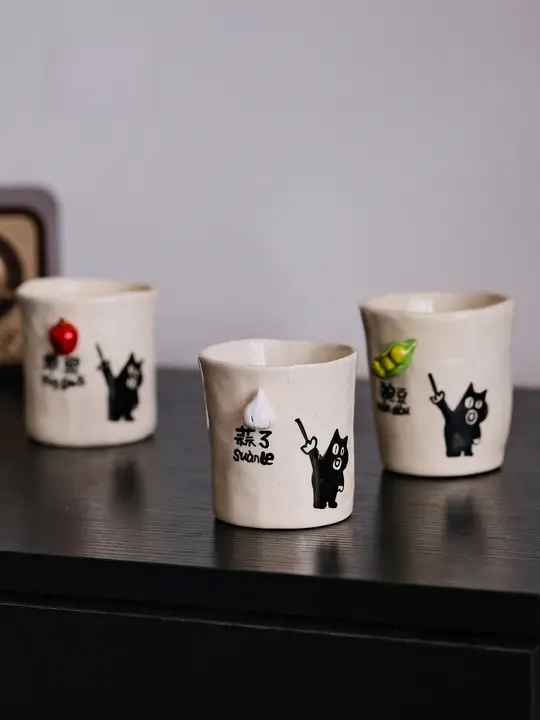 可愛い猫デザインの手作り陶器マグカップ【ギフトに最適・ユニーク】