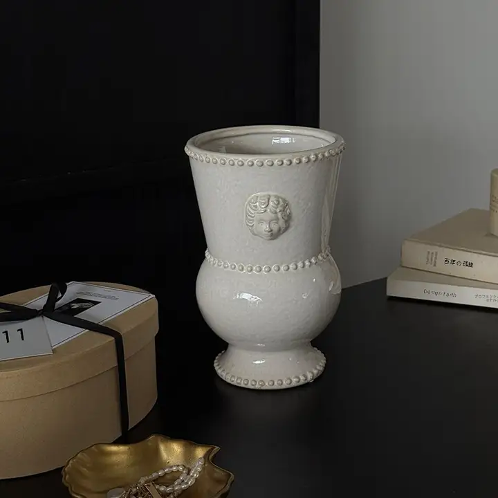 フランス風レトロデザインの浮彫陶器花瓶【インテリア用・花やグリーンのディスプレイに最適】