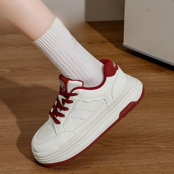 スニーカー レディース ホワイト レザー 通気性 厚底 カサ上げ 秋「feiyue」