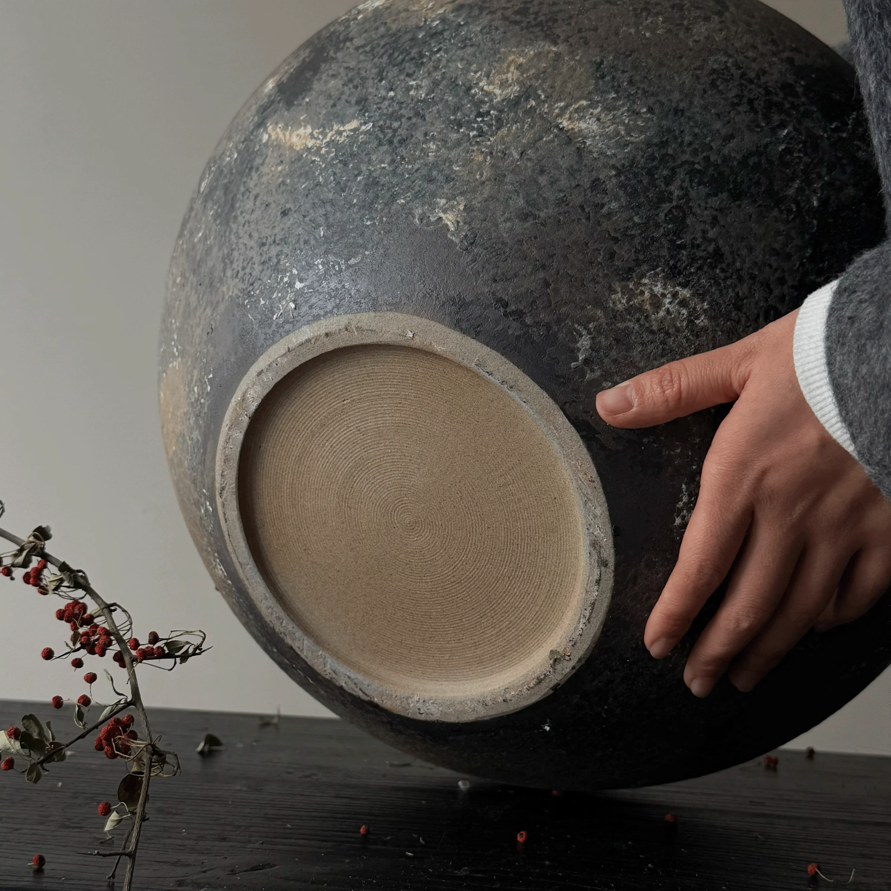 侘寂の静けさを玄関に届ける——ニトリ アートとしての花瓶、本当に選ばれるべきなのか？