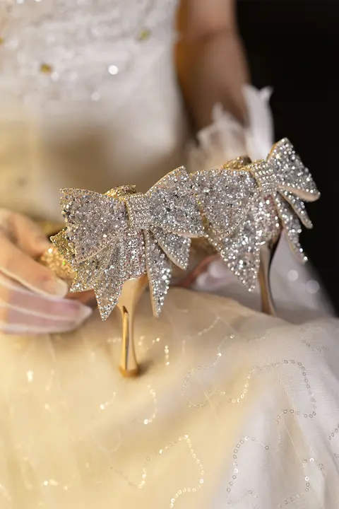 香槟色のリボン付きウェディングシューズ【新婦用・ハイヒール・クリスタル装飾】