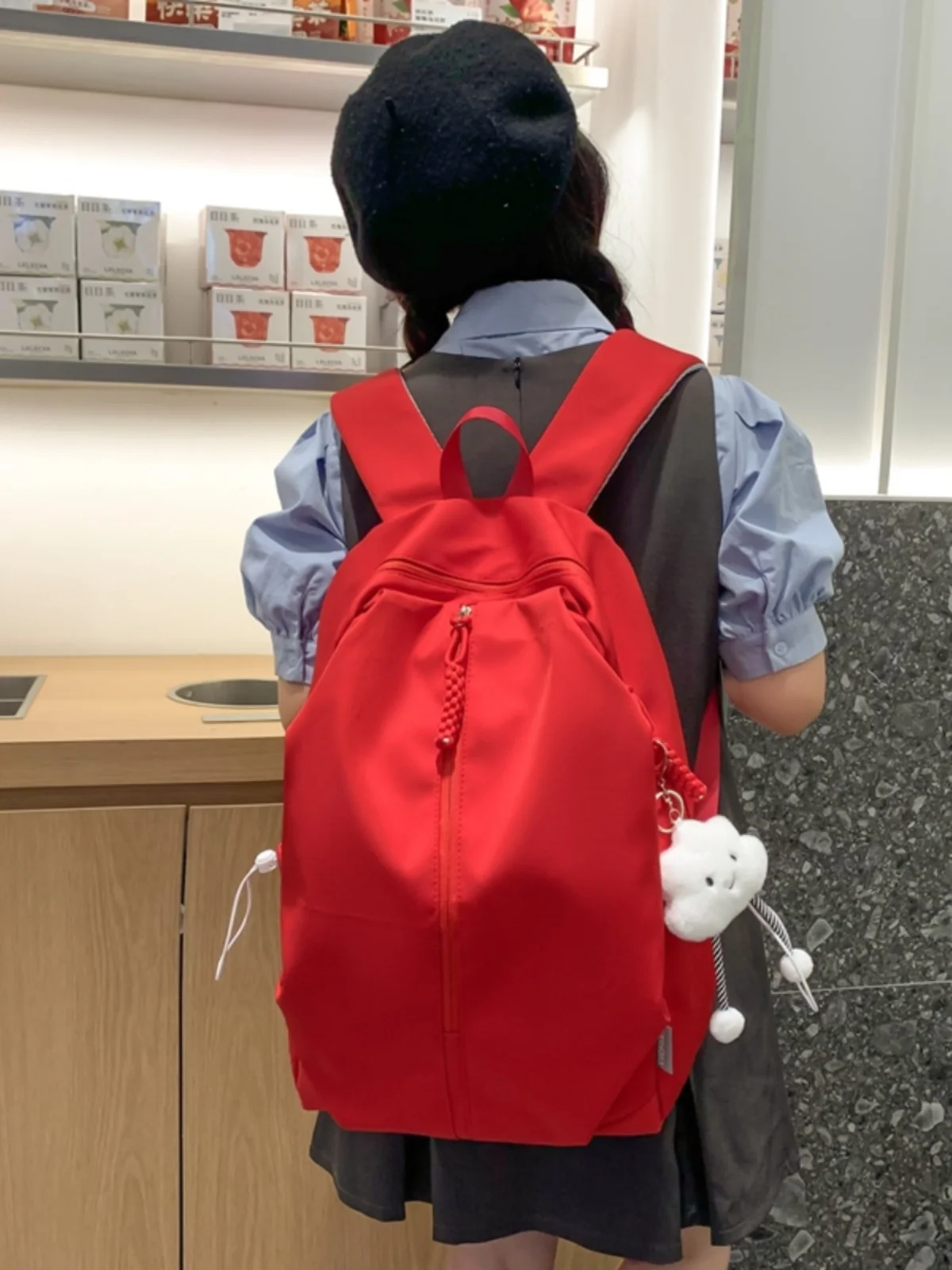 小さめで軽量なメンズリュックを選ぶなら、迷彩か帆布か？実際の使い勝手を比較してみた