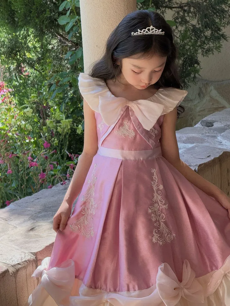 お姫様 ポーズ 用 プリンセスドレス：夏用フラワープリントチュールドレスの実用性とシーン別活用法
