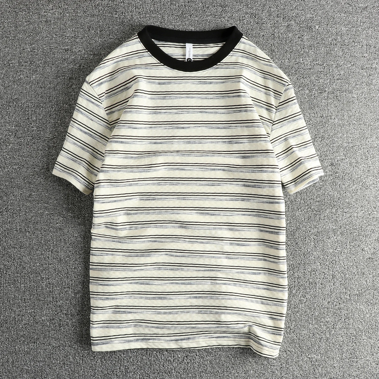ストライプ柄 メンズTシャツはどう選ぶ？通勤からレジャーまで使える本当の使い方を解説
