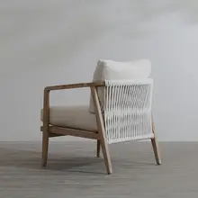 ヴィンテージスタイルの木製布張りアームチェア【白色・棉麻・羽毛内蔵・取り外し可能】