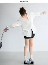 ゆったりとしたシンプルなデザインの白いシャツ【フリル付き・大きいサイズ・カジュアル】（セットアップ対応）