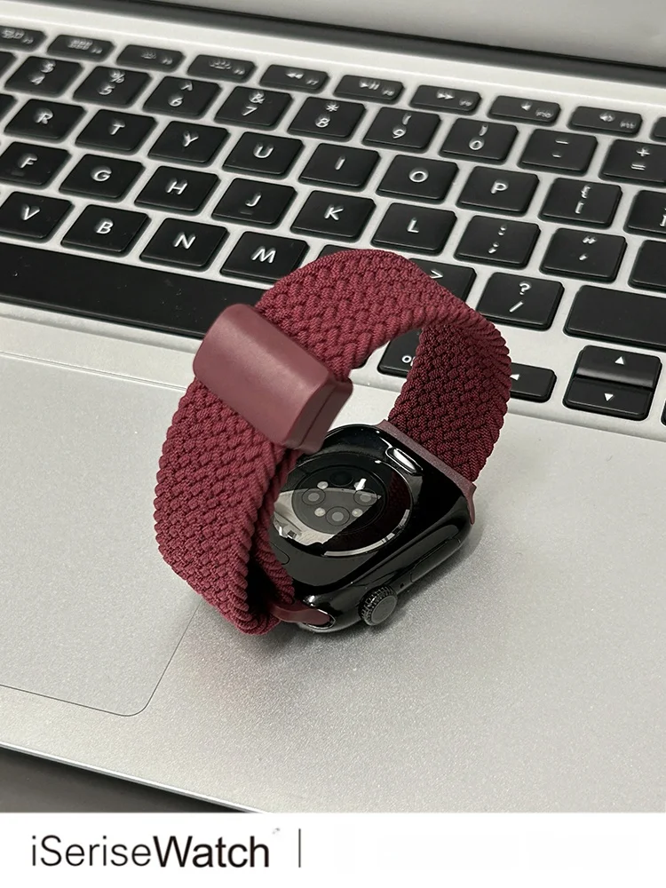 Apple Watchのゴールドに合うベルトはどれがおすすめ？通気性とデザインのバランスを取ったナイロンバンドが今、注目されています